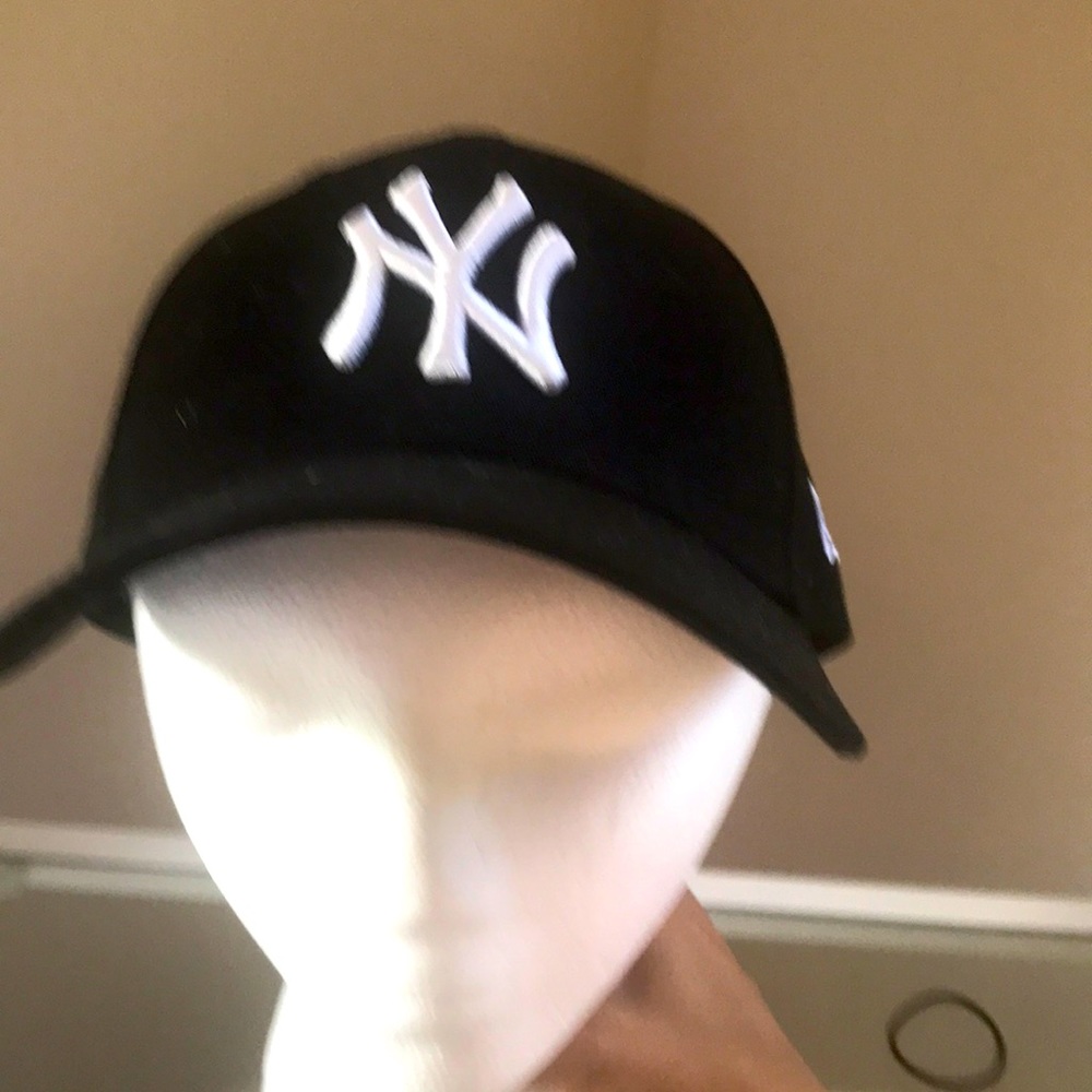 Sexy New Era NY Black Hat size OS